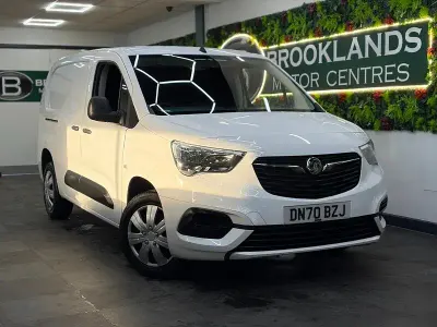 Usado Vauxhall Combo Sportive 2020 Branco Monovolume