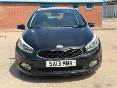 Usado Kia Ceed 128 HP (94 kW) 2013 Preto Citadino