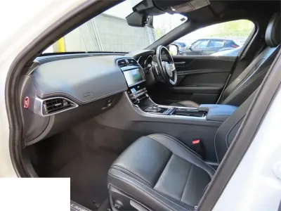 Begagnad Jaguar XE S 200 HK (147 kW) 2018 Vit Sedan
