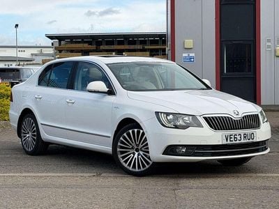 Used Skoda Superb LAURIN & KLEMENT 170 HP (125 kW) 2014 White Hatchback