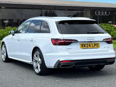 Begagnad Audi A4 S-Line 204 HK (150 kW) 2024 Vit Kombi