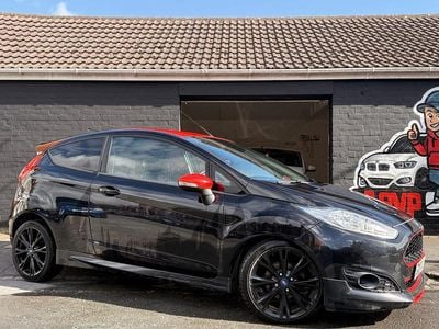 Usado Ford Fiesta Zetec 140 HP (102 kW) 2016 Preto Citadino