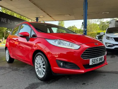 Used Ford Fiesta Titanium 125 HP (91 kW) 2015 Red Hatchback