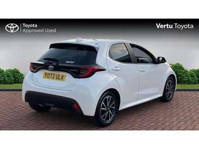 Used Toyota Yaris Hybrid Design 116 HP (85 kW) 2023 White Hatchback