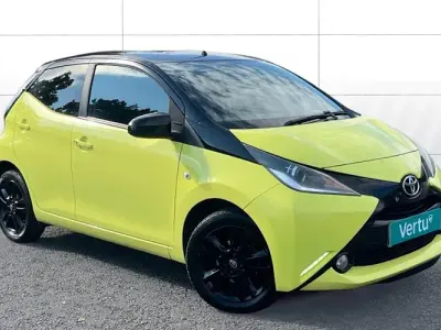 Used Toyota Aygo X-cite 69 HP (50 kW) 2016 Yellow Hatchback