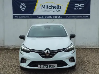 Used Renault Clio V Techno 145 HP (106 kW) 2023 Glacier white  Hatchback
