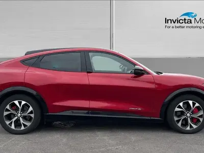 Usado Ford Mustang Mach-E Extended Range 258 kW (351 CV) 2022 Rojo SUV