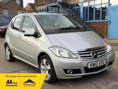 Usado Mercedes A160 Avantgarde 95 HP (69 kW) 2012 Prateado Citadino