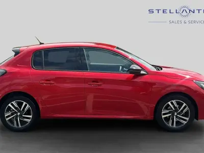 Used Peugeot 208 Allure+ 99 HP (72 kW) 2023 Red Hatchback