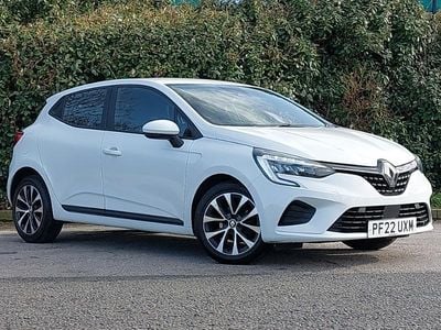 Used Renault Clio V Iconic 90 HP (66 kW) 2022 White Hatchback