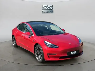 Używany Tesla Model 3 Performance 461 kW (627 KM) 2019 Czerwony Sedan/Limuzyna
