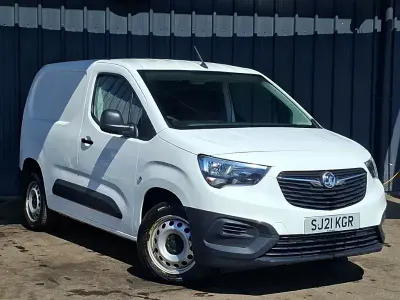 Used Vauxhall Combo 100 HP (73 kW) 2021 White MPV
