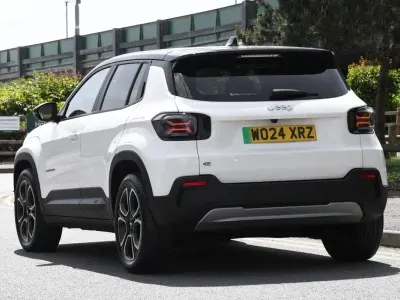 Usado Jeep Avenger EV Summit 113 kW (154 HP) 2024 Branco SUV