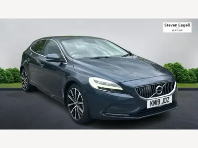Begagnad Volvo V40 Inscription 2019 Blå Halvkombi
