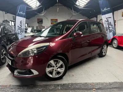 Usado Renault Scénic III Dynamique 110 CV (80 kW) 2013 Rojo Monovolumen