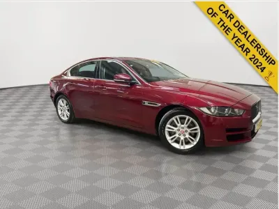 Used Jaguar XE Prestige 200 HP (147 kW) 2017 Red Sedan