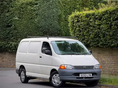 Used Toyota HiAce 88 HP (64 kW) 2003 White MPV