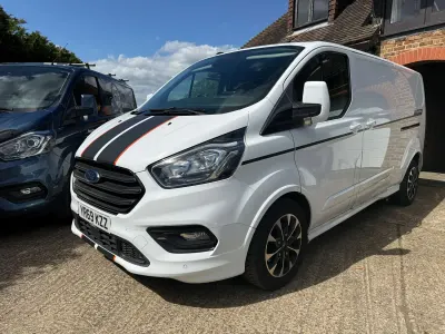 Used Ford Transit Custom Sport 185 HP (136 kW) 2019 White Van