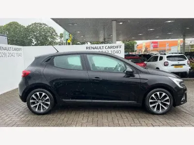 Used Renault Clio Evolution 90 HP (66 kW) 2023 Metallic  diamond black  Hatchback