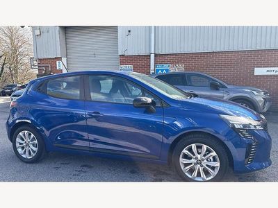 New Renault Clio V Evolution 143 HP (105 kW) 2025 Special metallic  iron blue  Hatchback