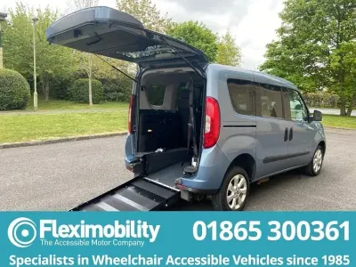 Used Fiat Doblò Lounge 95 HP (69 kW) 2017 Blue MPV