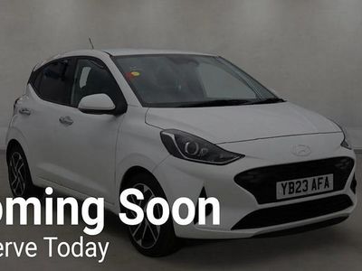 Gebraucht Hyundai i10 Premium 84 PS (61 kW) 2023 Weiß Kleinwagen
