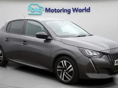 Usado Peugeot 208 Active+ 102 HP (75 kW) 2023 Cinzento Citadino