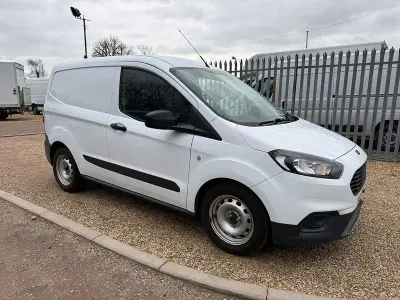 Usado Ford Transit 100 HP (73 kW) 2022 Branco Van