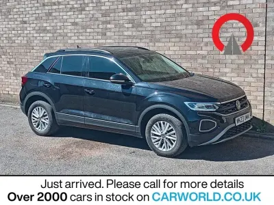 Usado VW T-Roc Life 150 HP (110 kW) 2023 Preto SUV