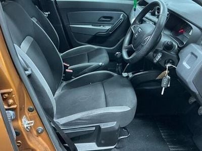 Begagnad Dacia Duster Essentiel 114 HK (83 kW) 2019 Orange SUV