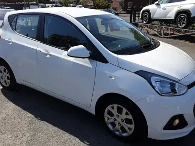 Used Hyundai i10 SE 66 HP (48 kW) 2014 White Hatchback