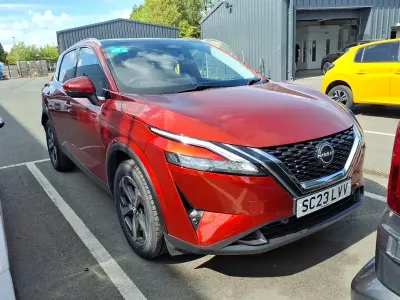 Used Nissan Qashqai N-Connecta 140 HP (102 kW) 2023 Red SUV