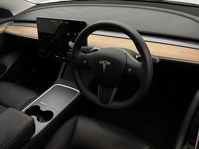 Used Tesla Model 3 Standard Range Plus 222 kW (302 HP) 2022 Sedan