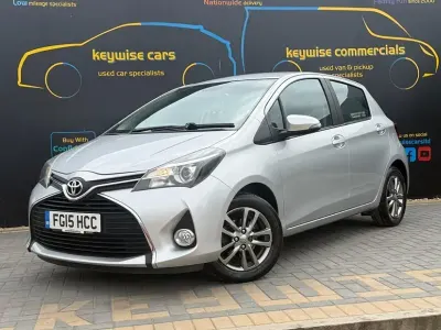 Used Toyota Yaris 99 HP (72 kW) 2015 Silver Hatchback