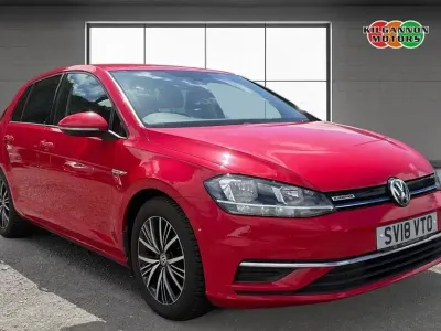 Used VW Golf VII SE 130 HP (95 kW) 2018 Red Hatchback