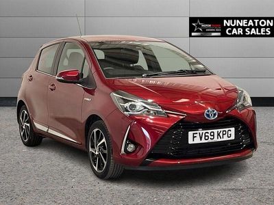 Used Toyota Yaris Hybrid 100 HP (73 kW) 2019 Red Hatchback