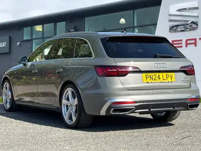 Begagnad Audi A4 S-Line 2024 Grå Kombi