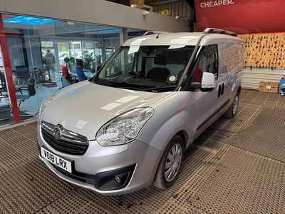 Second-hand Vauxhall Combo Sportive 105 CP (77 kW) 2018 Argintiu Monovolum