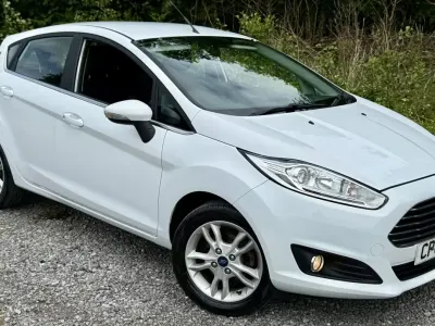 Used Ford Fiesta Zetec 100 HP (73 kW) 2017 White Hatchback