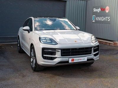 Begagnad Porsche Cayenne 470 HK (345 kW) 2023 Grå SUV