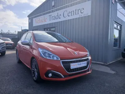 Used Peugeot 208 Allure 82 HP (60 kW) 2016 Orange Hatchback