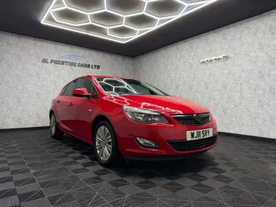Usado Vauxhall Astra Excite 2011 Rojo Utilitario