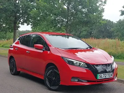 Used Nissan Leaf N-Connecta 159 kW (217 HP) 2022 Red Hatchback