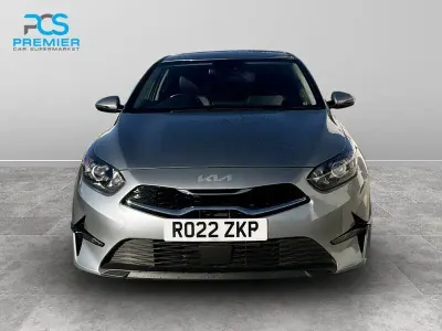 Usado Kia Ceed 158 HP (116 kW) 2022 Prateado Citadino