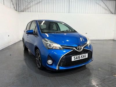 Used Toyota Yaris Design 99 HP (72 kW) 2016 Blue Hatchback