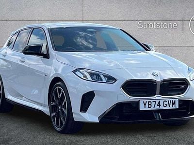 Begagnad BMW M135 Shadowline 296 HK (217 kW) 2024 Vit Halvkombi