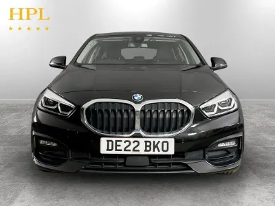 Begagnad BMW 120 Sport Line 190 HK (139 kW) 2022 Svart Halvkombi
