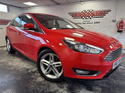 Used Ford Focus Titanium 125 HP (91 kW) 2015 Red Hatchback