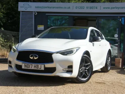 Used Infiniti Q30 Sport Tech 170 HP (125 kW) 2017 White Hatchback
