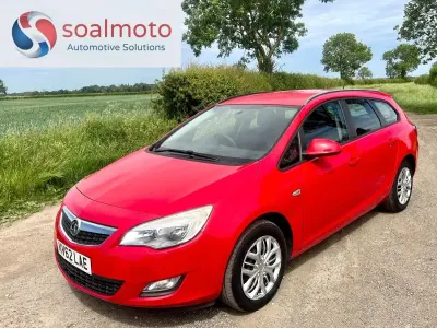 Used Vauxhall Astra 95 HP (69 kW) 2012 Red Estate